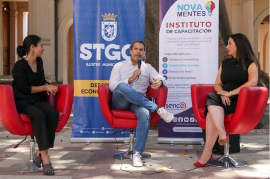 EMPRENDIMIENTO TEXTIL Y SOSTENIBILIDAD: ACTORES PÚBLICOS Y PRIVADOS DIALOGAN SOBRE LOS DESAFÍOS DEL SECTOR EN SANTIAGO