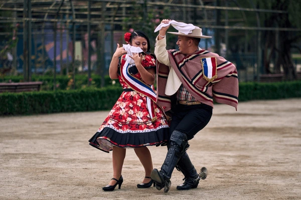 TRAJES TÍPICOS CHILENOS TRADICIÓN HECHA A MANO
